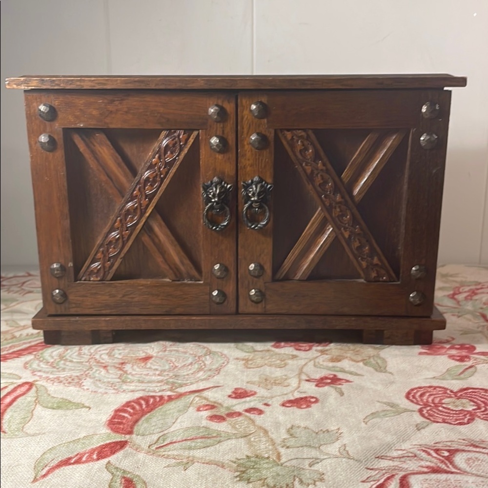 Vintage Wooden 3 Drawer Felt Lined Musical Jewelry Box Lion Door Pulls Amazing